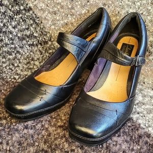 Clarks Artisan Heels